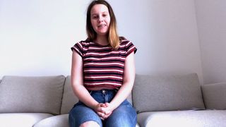18-ти летняя толстушка раздевается перед камерой